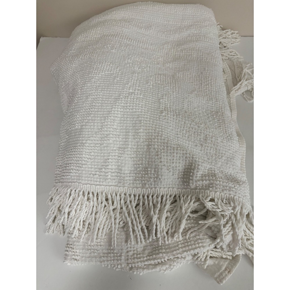 Vintage Bates Bedspread White Cotton Chenille Medallion Fringe USA Double